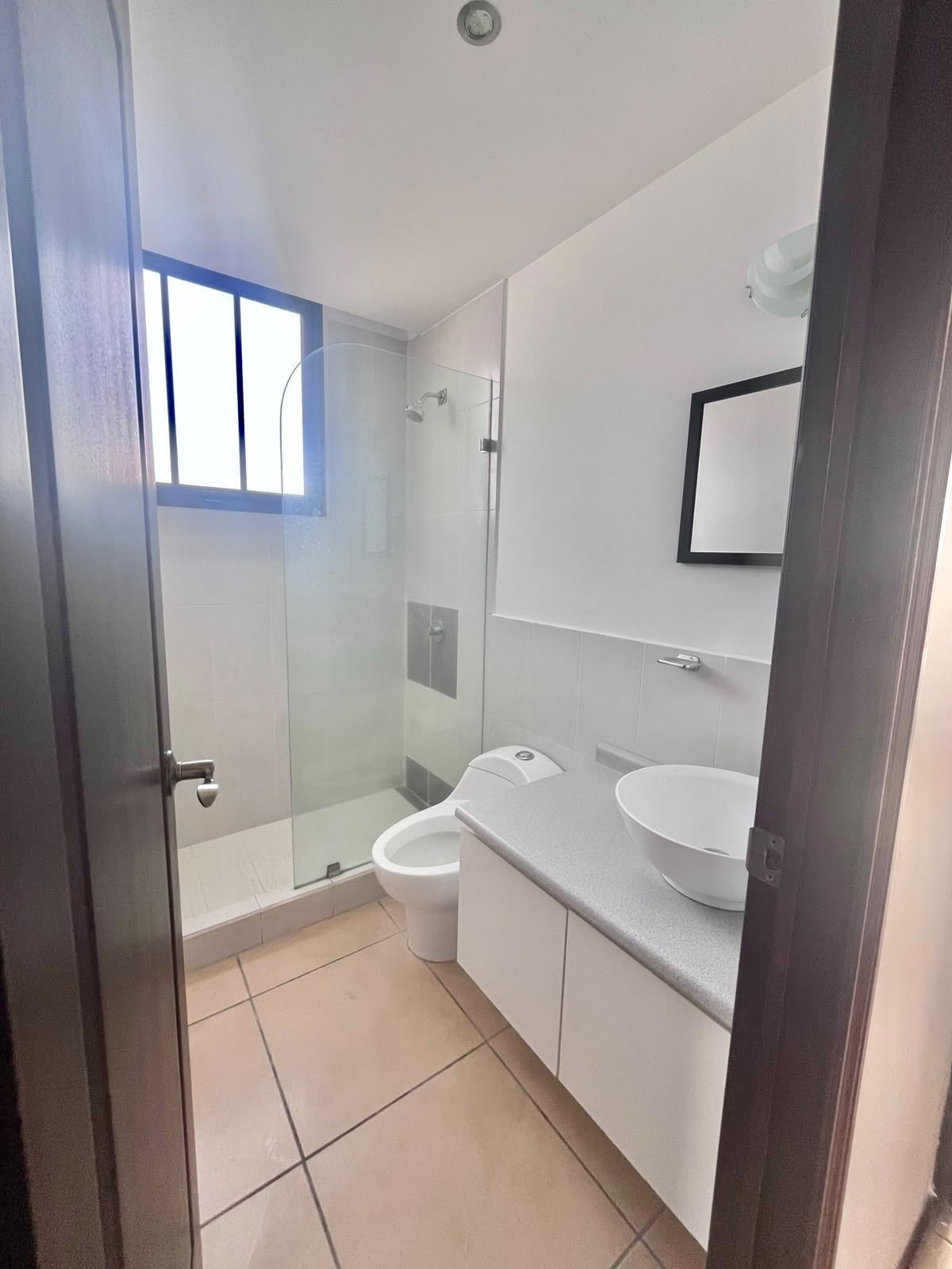 Baño completo del apartamento Madeleine